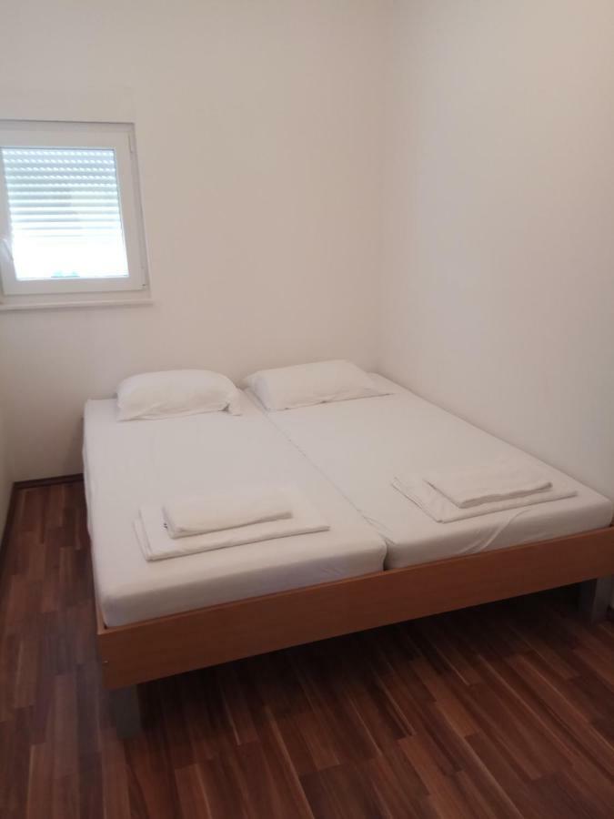 Apartmán Apartman Medit Vir Exteriér fotografie